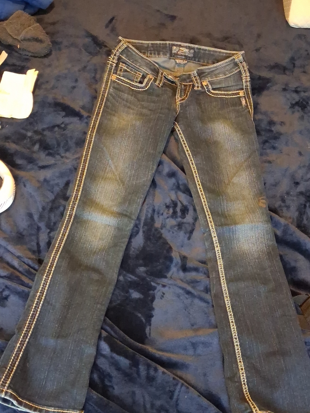 NWOT Silver Jeans Low Cut Dark Blue Jeans with Contrast Stitching